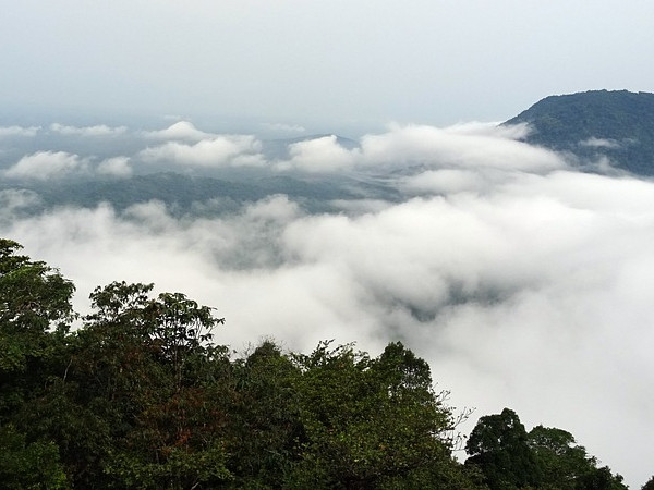 ದೇವಸ್ಥಾನಕ್ಕೆ ತೆರಳುವ ಮಾರ್ಗ
