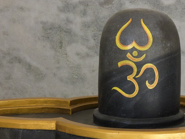 ಸಿಡಿಲು ಬಡಿತಕ್ಕೆ ಒಳಗಾಗುವ ಶಿವಲಿಂಗ
