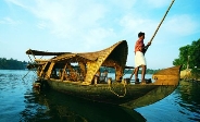 വശ്യമനോഹരിയായ അഷ്ടമുടി കായല്